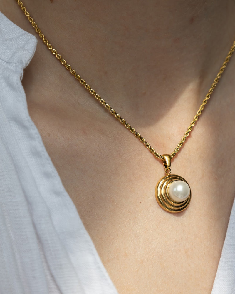 The Parisian Pearl Necklace: Ripple