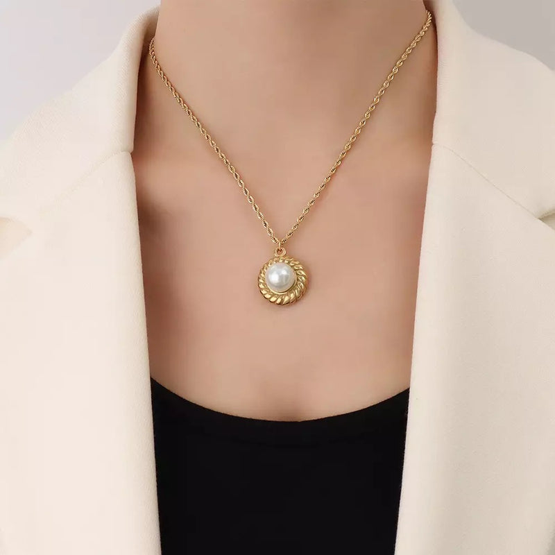 The Parisian Pearl Necklace: Croissant
