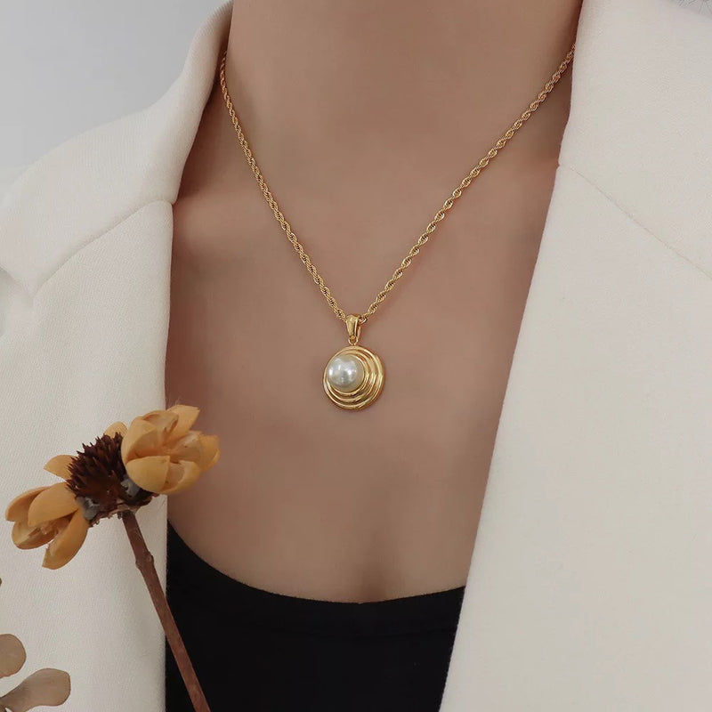 The Parisian Pearl Necklace: Ripple