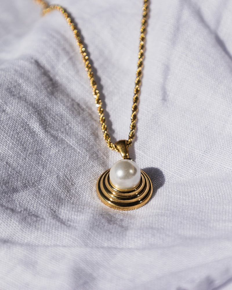 The Parisian Pearl Necklace: Ripple