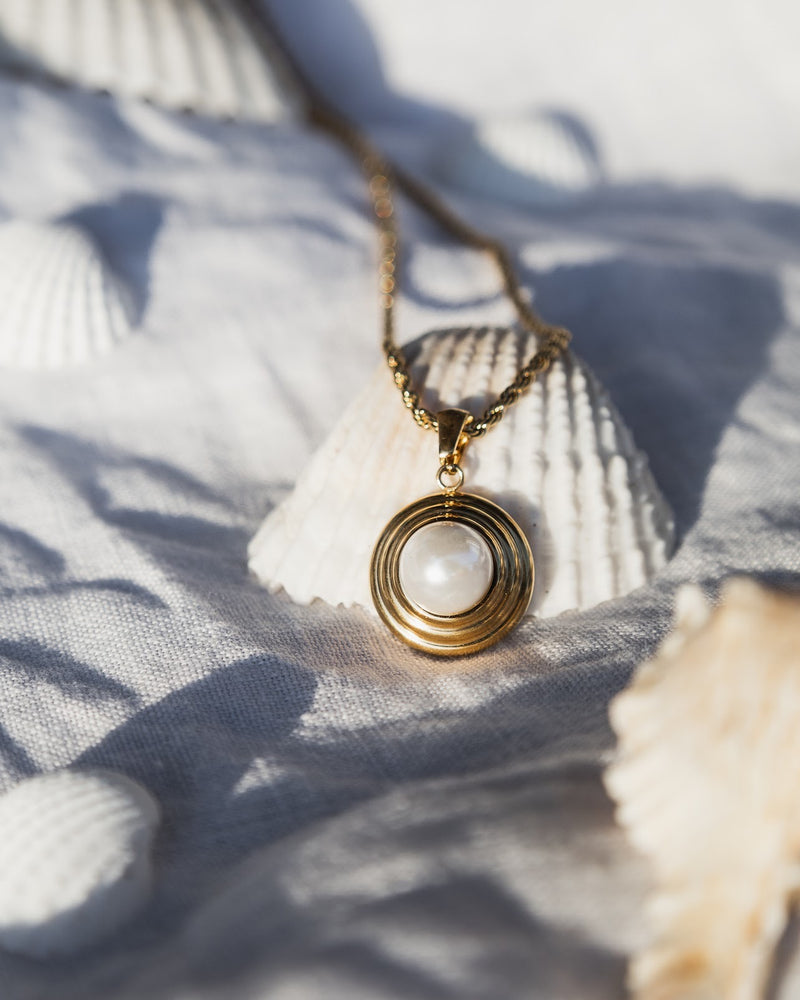 The Parisian Pearl Necklace: Ripple