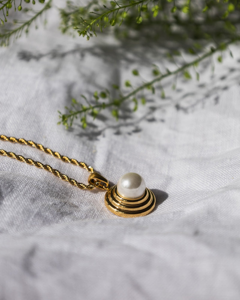 The Parisian Pearl Necklace: Ripple